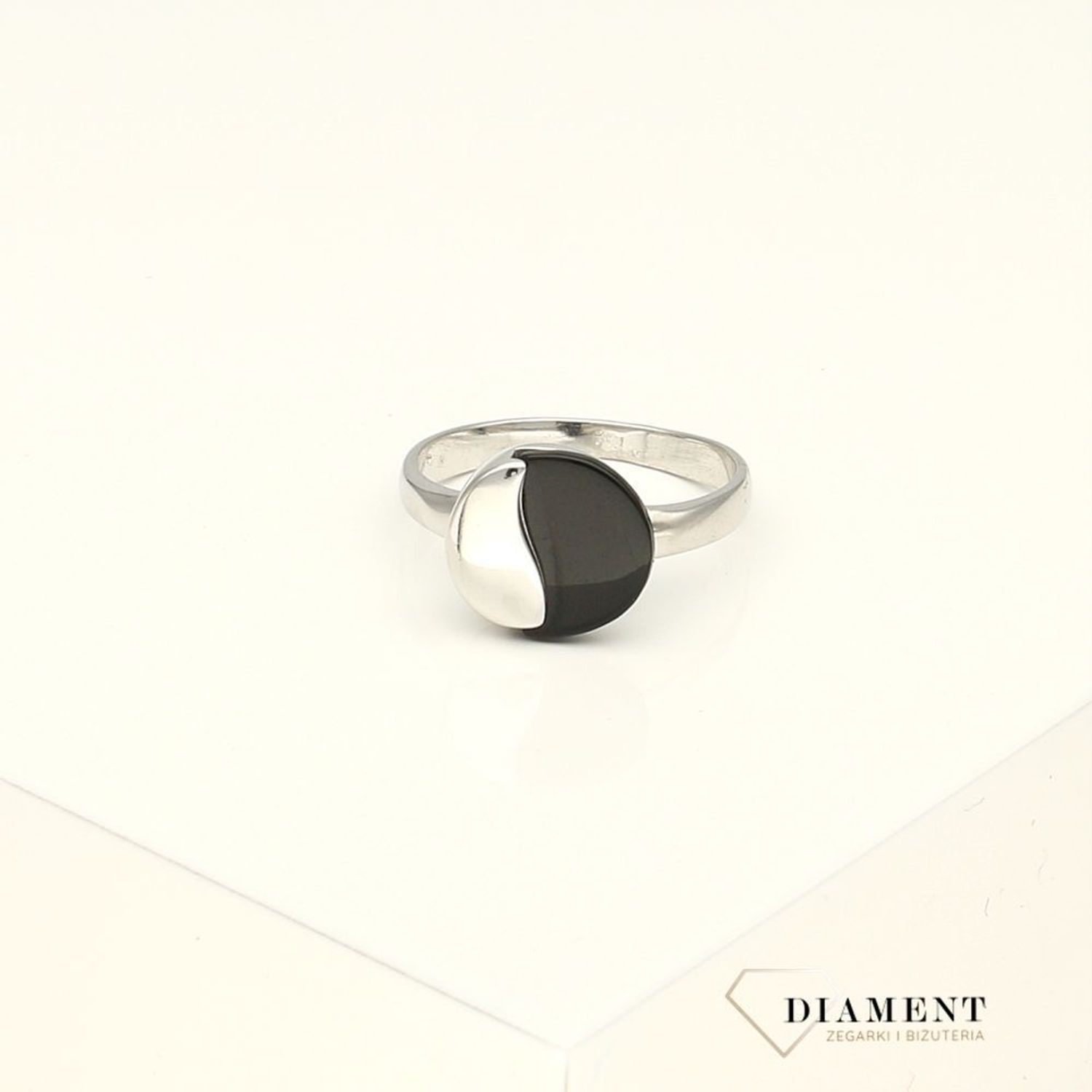 Pierścionek srebrny z onyksem DZP339ONX12R.jpg